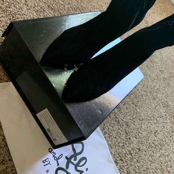 Alice & Olivia black suede CAMRYN bootie 💕 - Picture 2 of 6